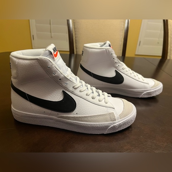 New Nike blazer Mid 77 Leather White Black Sneaker Shoes Size US 7Y - Picture 2 of 12
